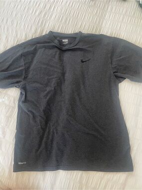 Nike Men's Charcoal Gray Short Sleeve Dri-FIT Tee Small